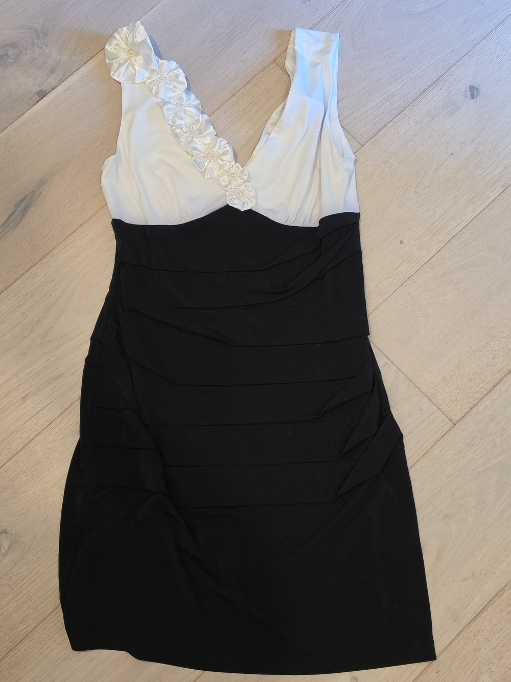 connected apparel Black and White V-Neck Floral Trim Mini Dress